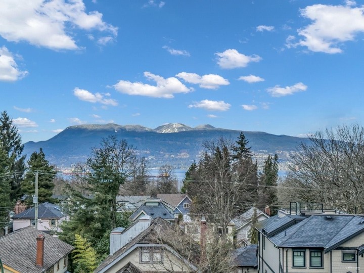 Photo 2 at 4112 W 11th Avenue, Point Grey, Vancouver West