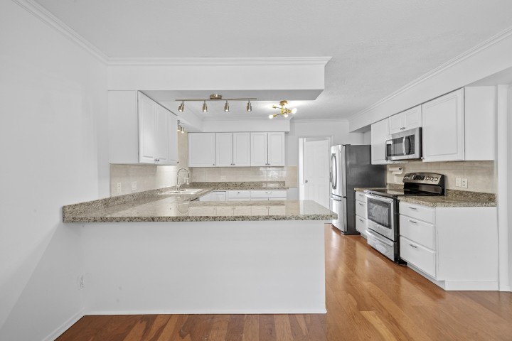 Photo 7 at 6 - 2206 Folkestone Way, Panorama Village, West Vancouver