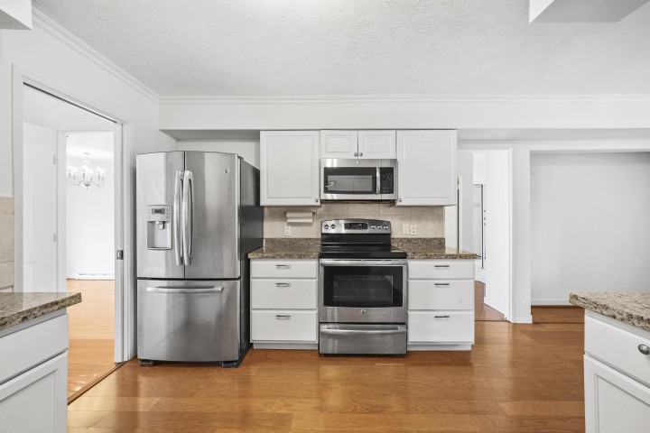 Photo 10 at 6 - 2206 Folkestone Way, Panorama Village, West Vancouver