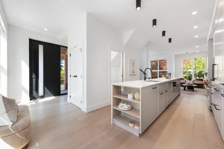 Photo 3 at 1495 W 52nd Avenue, South Granville, Vancouver West