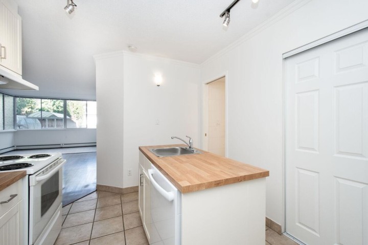 Photo 7 at 108 - 1425 Esquimalt Avenue, Ambleside, West Vancouver