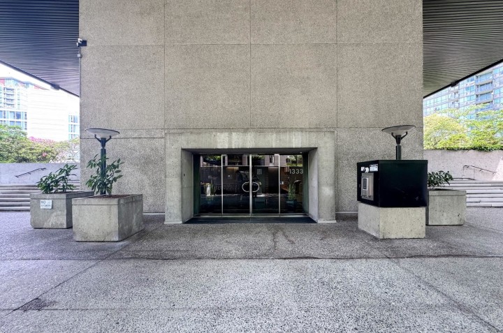 Photo 3 at 409 - 1333 W Georgia Street, Coal Harbour, Vancouver West