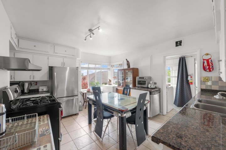 Photo 6 at 7429 Fraser Street, South Vancouver, Vancouver East