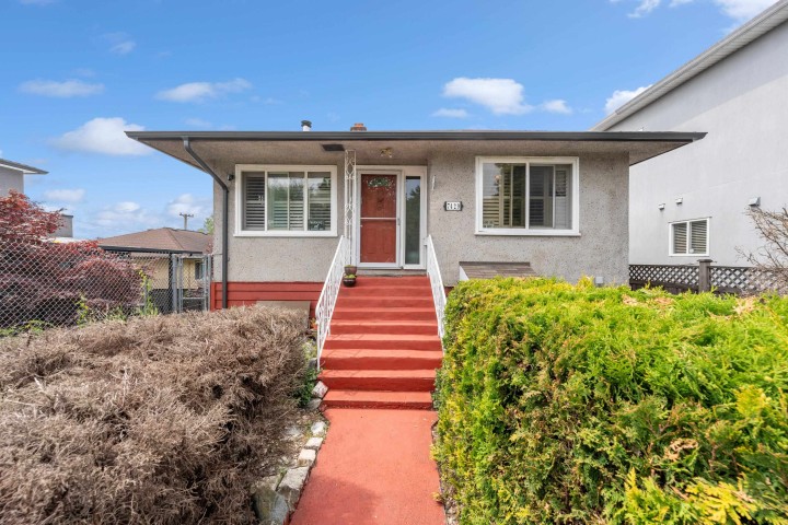 Photo 16 at 7429 Fraser Street, South Vancouver, Vancouver East