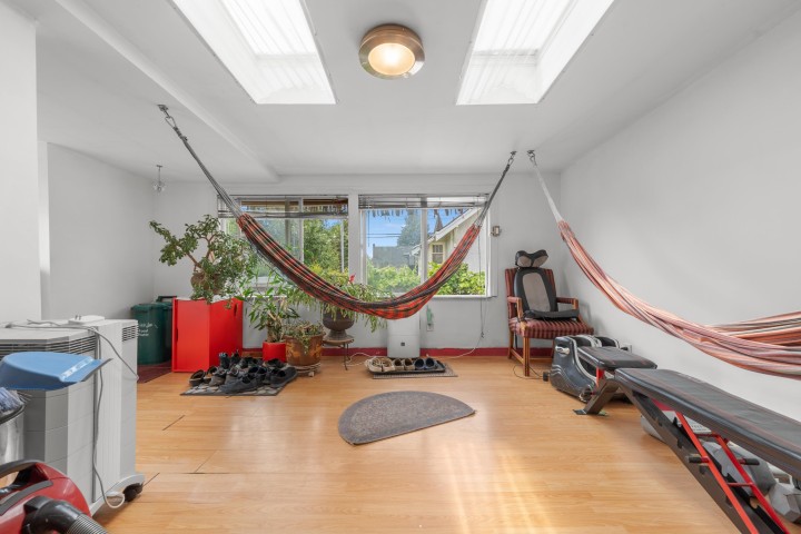 Photo 8 at 7429 Fraser Street, South Vancouver, Vancouver East