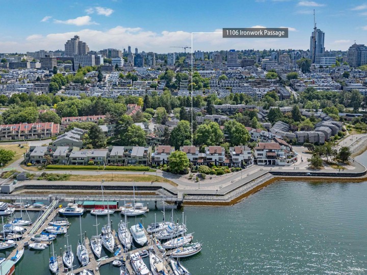 Photo 2 at 1106 Ironwork Passage, False Creek, Vancouver West