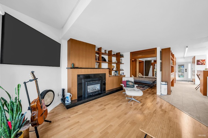 Photo 13 at 1106 Ironwork Passage, False Creek, Vancouver West