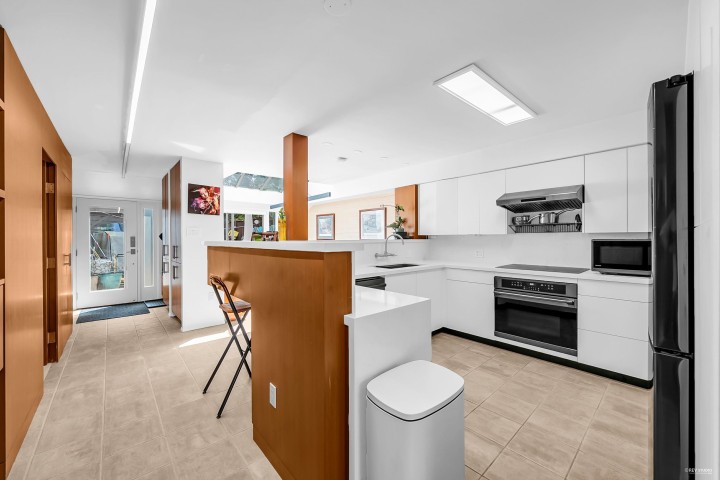 Photo 16 at 1106 Ironwork Passage, False Creek, Vancouver West