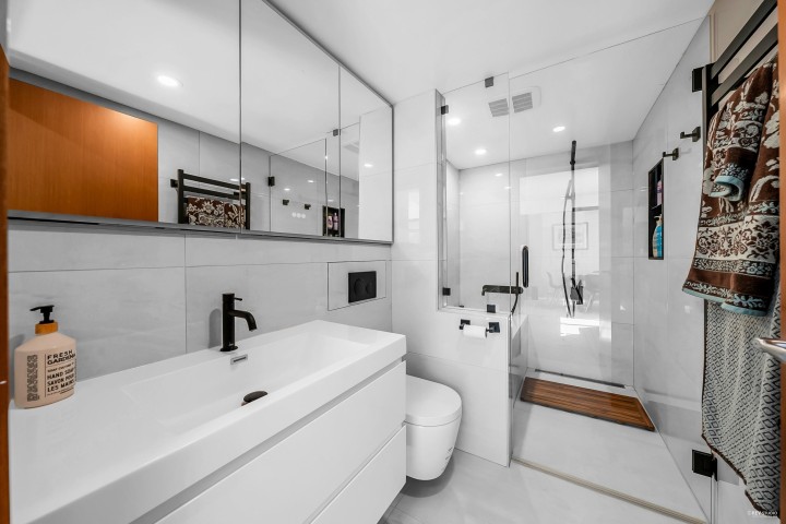 Photo 24 at 1106 Ironwork Passage, False Creek, Vancouver West