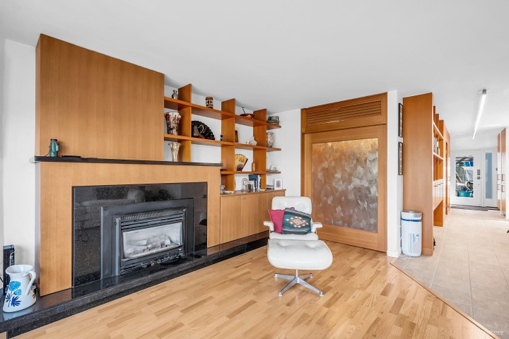 Photo 11 at 1106 Ironwork Passage, False Creek, Vancouver West