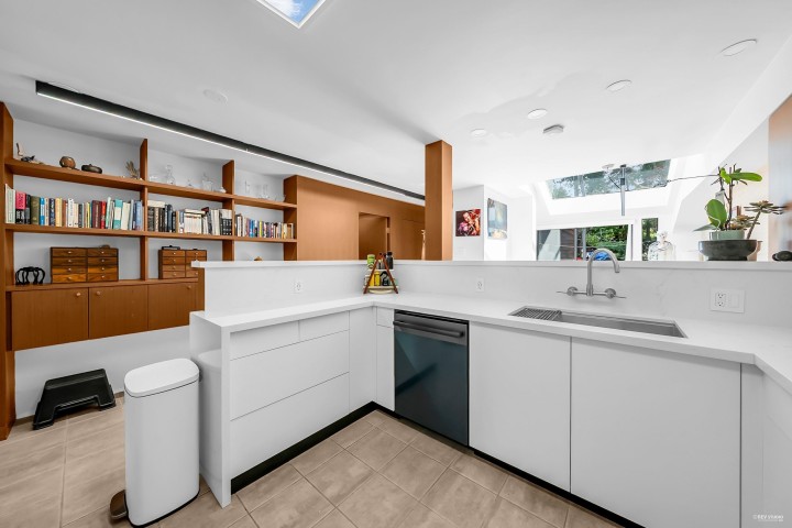 Photo 19 at 1106 Ironwork Passage, False Creek, Vancouver West