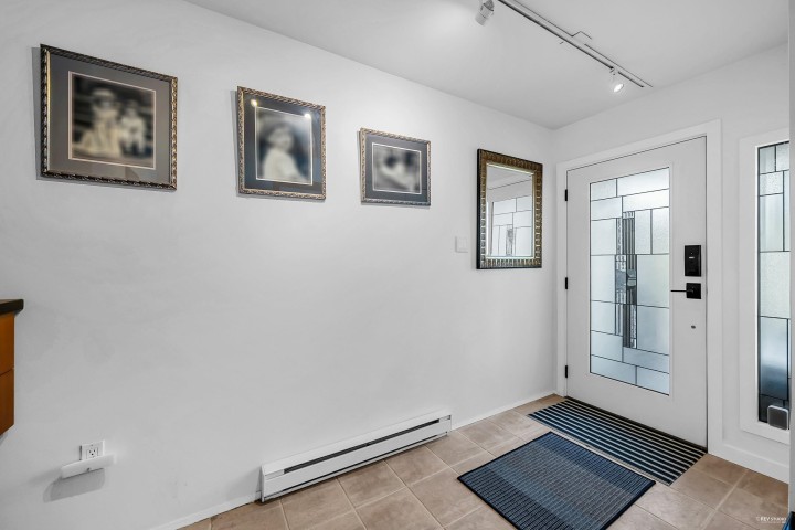 Photo 4 at 1106 Ironwork Passage, False Creek, Vancouver West