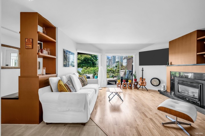 Photo 8 at 1106 Ironwork Passage, False Creek, Vancouver West