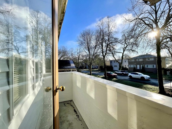 Photo 3 at 937 W 18th Avenue, Cambie, Vancouver West