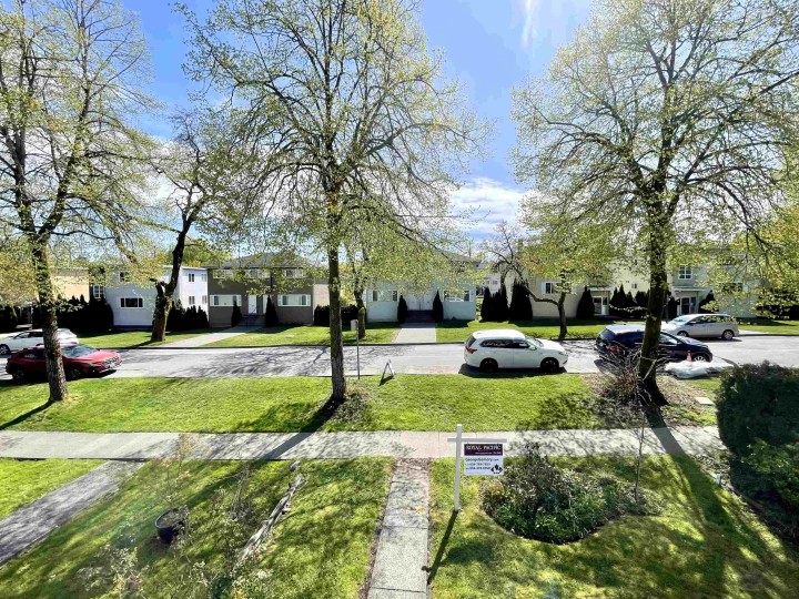 Photo 4 at 937 W 18th Avenue, Cambie, Vancouver West