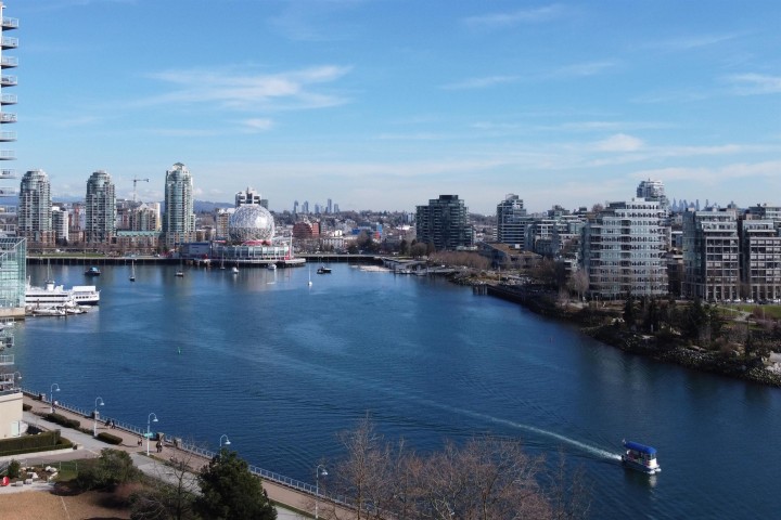 Photo 2 at 907 - 1288 Marinaside Crescent, Yaletown, Vancouver West