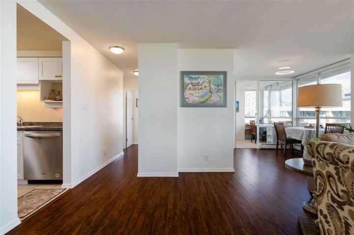 Photo 6 at 907 - 1288 Marinaside Crescent, Yaletown, Vancouver West