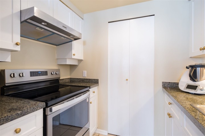 Photo 13 at 907 - 1288 Marinaside Crescent, Yaletown, Vancouver West