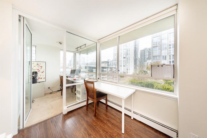 Photo 17 at 907 - 1288 Marinaside Crescent, Yaletown, Vancouver West