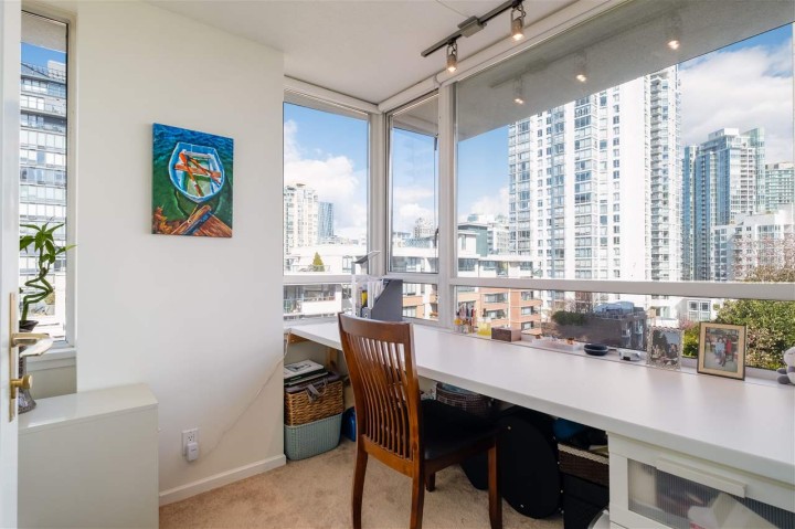 Photo 12 at 907 - 1288 Marinaside Crescent, Yaletown, Vancouver West