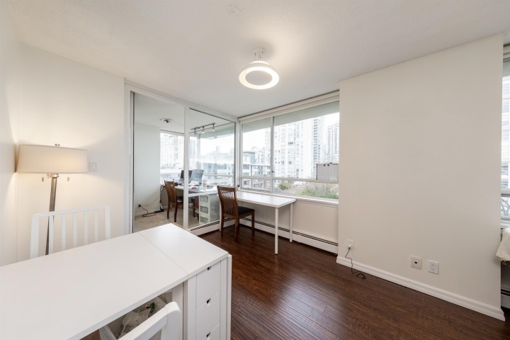 Photo 9 at 907 - 1288 Marinaside Crescent, Yaletown, Vancouver West