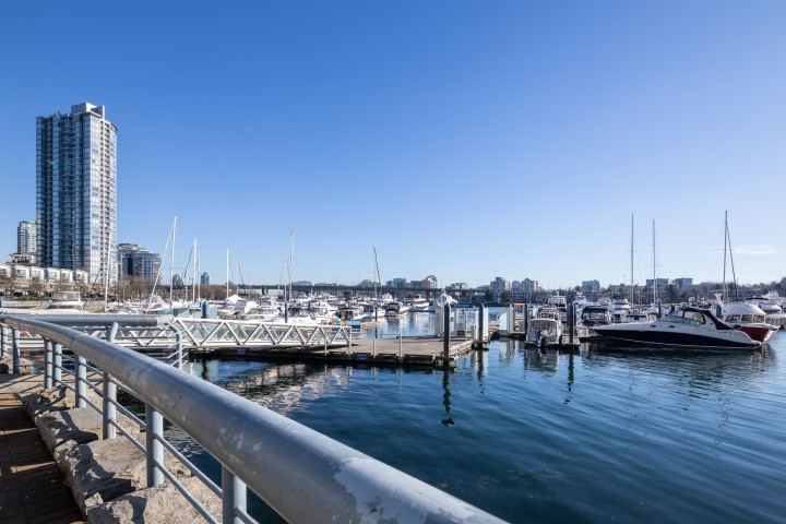 Photo 33 at 907 - 1288 Marinaside Crescent, Yaletown, Vancouver West