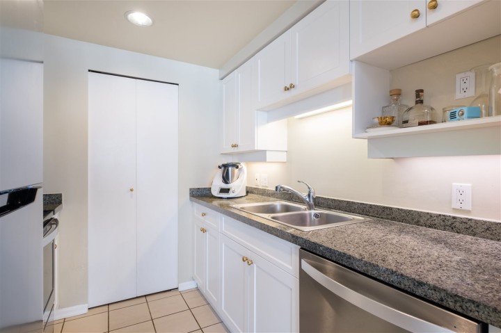 Photo 14 at 907 - 1288 Marinaside Crescent, Yaletown, Vancouver West