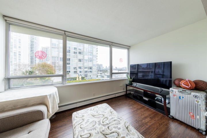 Photo 15 at 907 - 1288 Marinaside Crescent, Yaletown, Vancouver West
