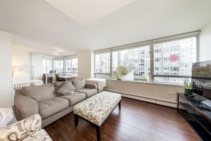 Photo 11 at 907 - 1288 Marinaside Crescent, Yaletown, Vancouver West