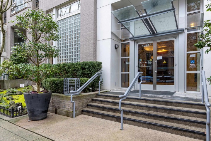 Photo 29 at 907 - 1288 Marinaside Crescent, Yaletown, Vancouver West