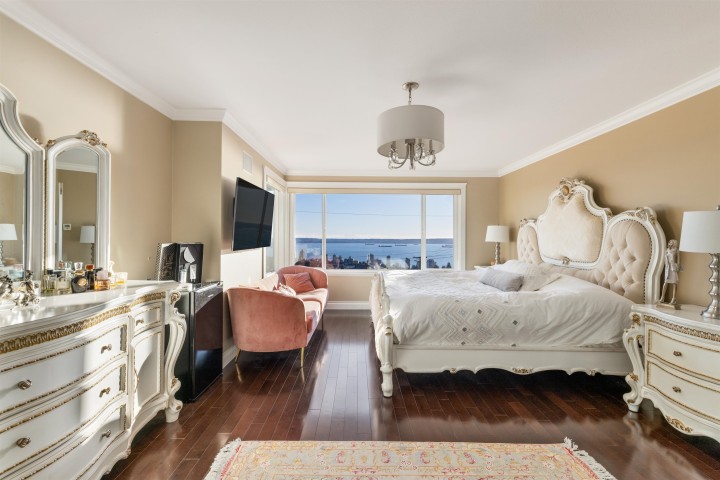 Photo 33 at 2198 Rosebery Avenue, Queens, West Vancouver