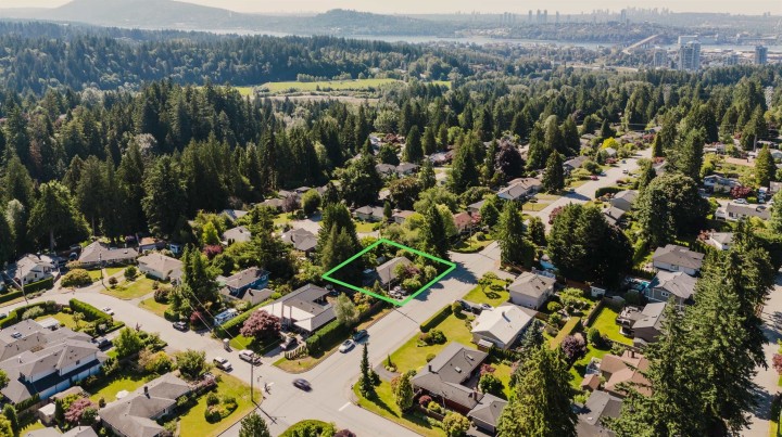 Photo 2 at 2302 Viewlynn Drive, Westlynn, North Vancouver