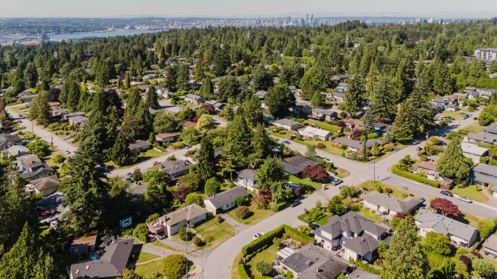 Photo 6 at 2302 Viewlynn Drive, Westlynn, North Vancouver