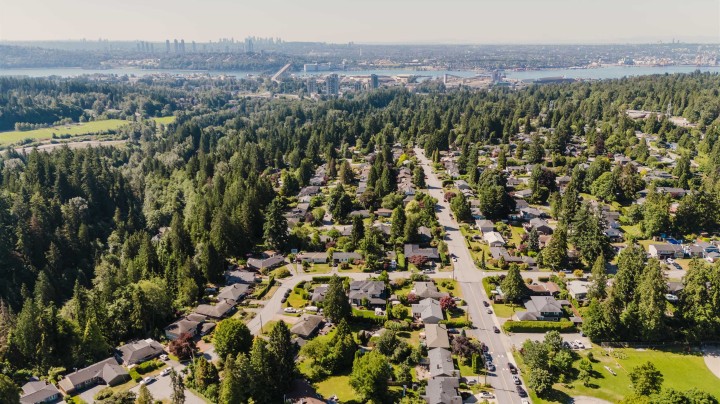 Photo 5 at 2302 Viewlynn Drive, Westlynn, North Vancouver