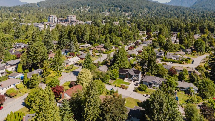 Photo 4 at 2302 Viewlynn Drive, Westlynn, North Vancouver