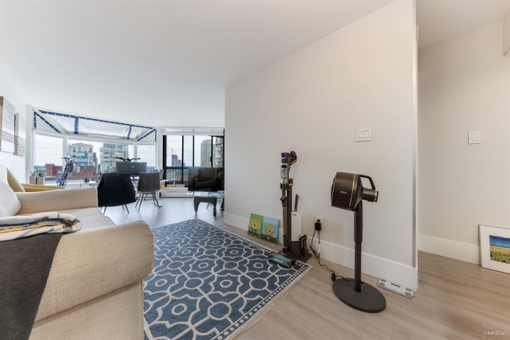 Photo 9 at 914 - 950 Drake Street, Downtown VW, Vancouver West