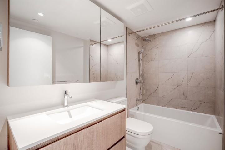 Photo 8 at 2201 - 1500 Fern Street, Lynnmour, North Vancouver