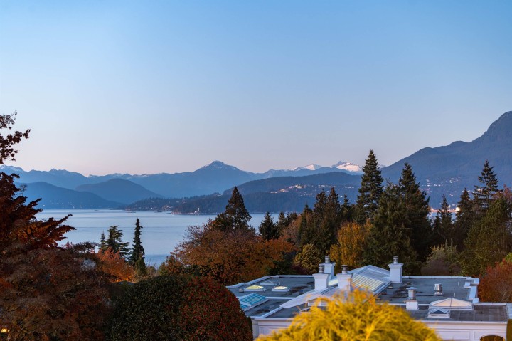 Photo 1 at 5550 Kingston Road, University VW, Vancouver West