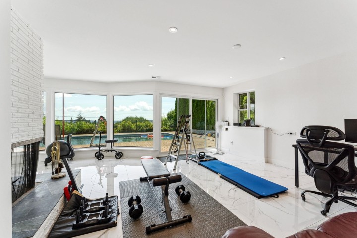 Photo 7 at 1725 Rosebery Avenue, Queens, West Vancouver