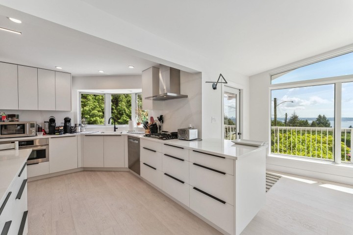 Photo 28 at 1725 Rosebery Avenue, Queens, West Vancouver