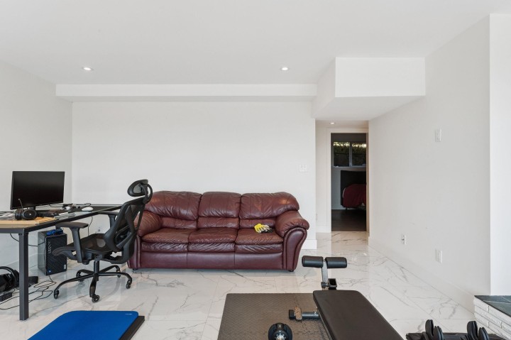 Photo 9 at 1725 Rosebery Avenue, Queens, West Vancouver