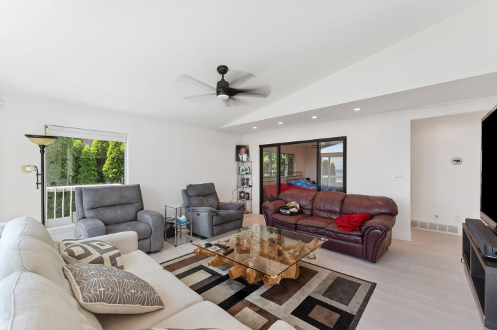 Photo 18 at 1725 Rosebery Avenue, Queens, West Vancouver