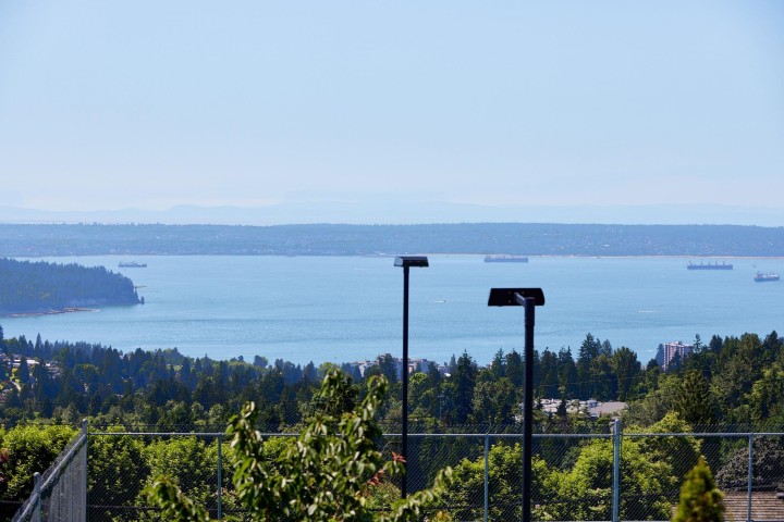 Photo 1 at 1028 Eyremount Drive, British Properties, West Vancouver