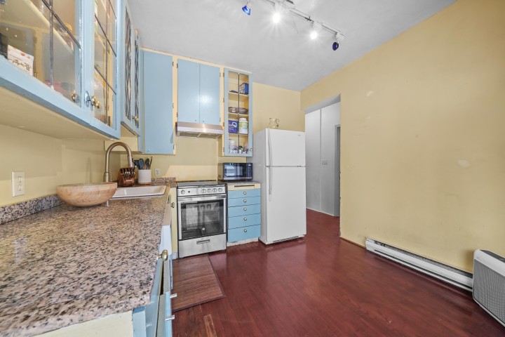 Photo 9 at 3535- - 3539 W 3rd Avenue, Kitsilano, Vancouver West