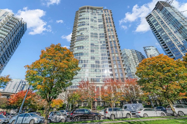 Photo 1 at 607 - 583 Beach Crescent, Yaletown, Vancouver West