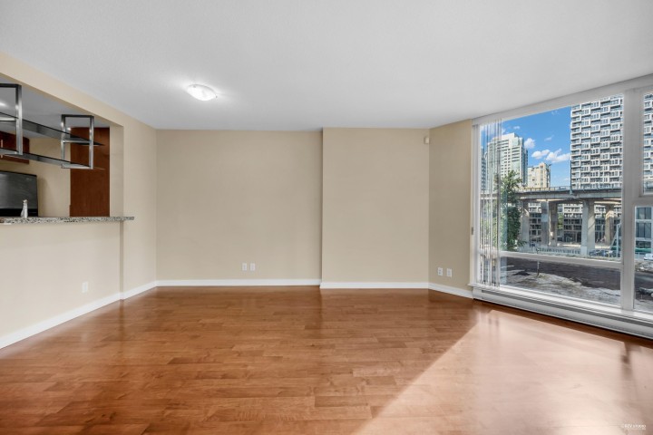 Photo 5 at 607 - 583 Beach Crescent, Yaletown, Vancouver West