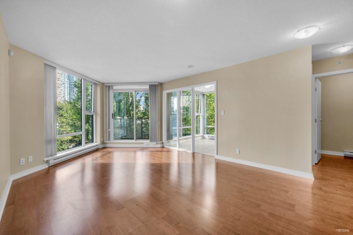 Photo 4 at 607 - 583 Beach Crescent, Yaletown, Vancouver West