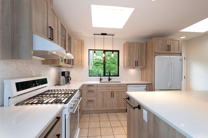 Photo 7 at 530 E Queens Road, Upper Lonsdale, North Vancouver