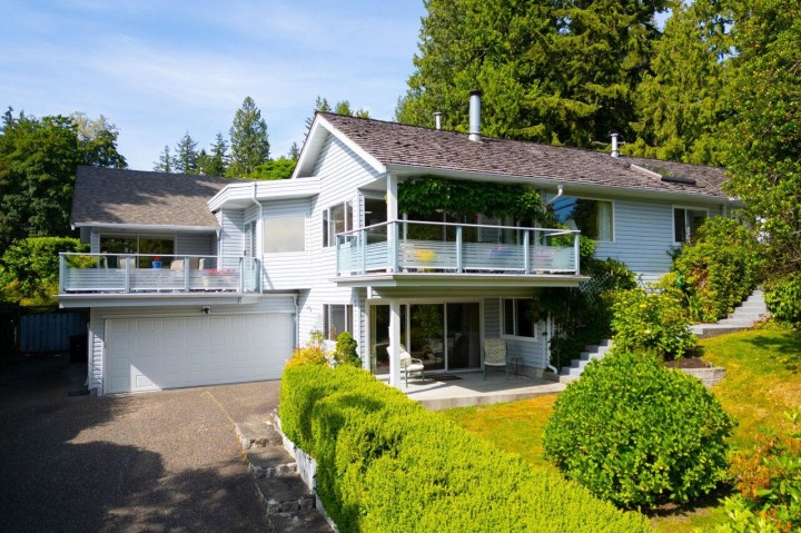 Photo 1 at 530 E Queens Road, Upper Lonsdale, North Vancouver