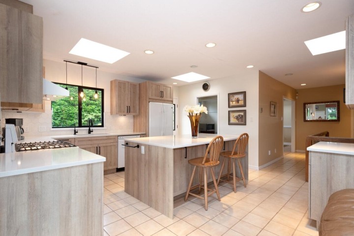 Photo 5 at 530 E Queens Road, Upper Lonsdale, North Vancouver